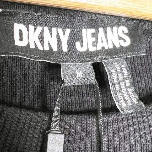 NWT DKNY Jeans Black Ribbed Knit Leopard Print Sleeve Crop Top Women's Size M - Picture 14 of 16